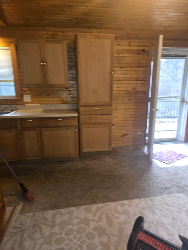 Building Photo - 1960 Saddleback Dr