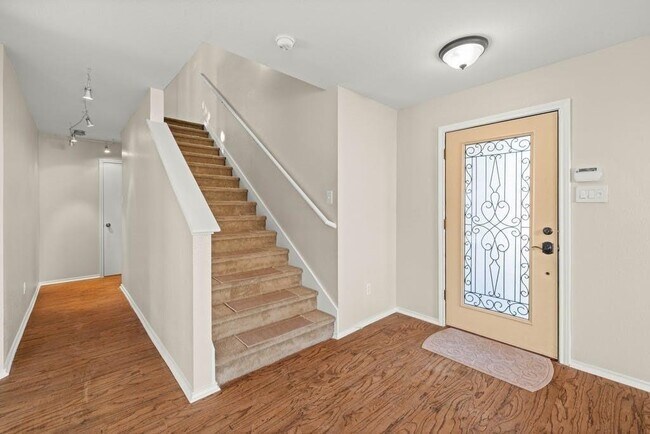Building Photo - 204 Lauren Loop