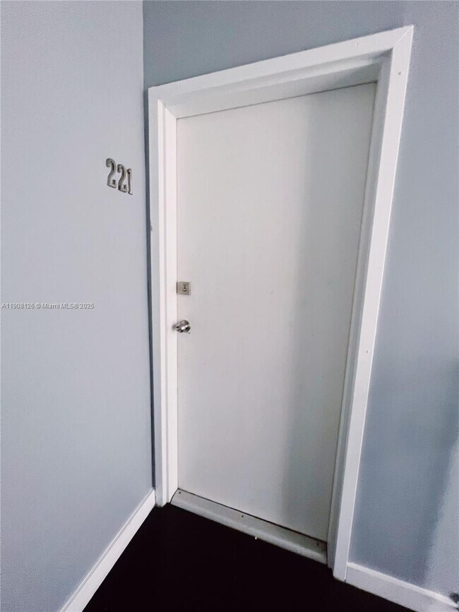 Building Photo - 551 Michigan Ave