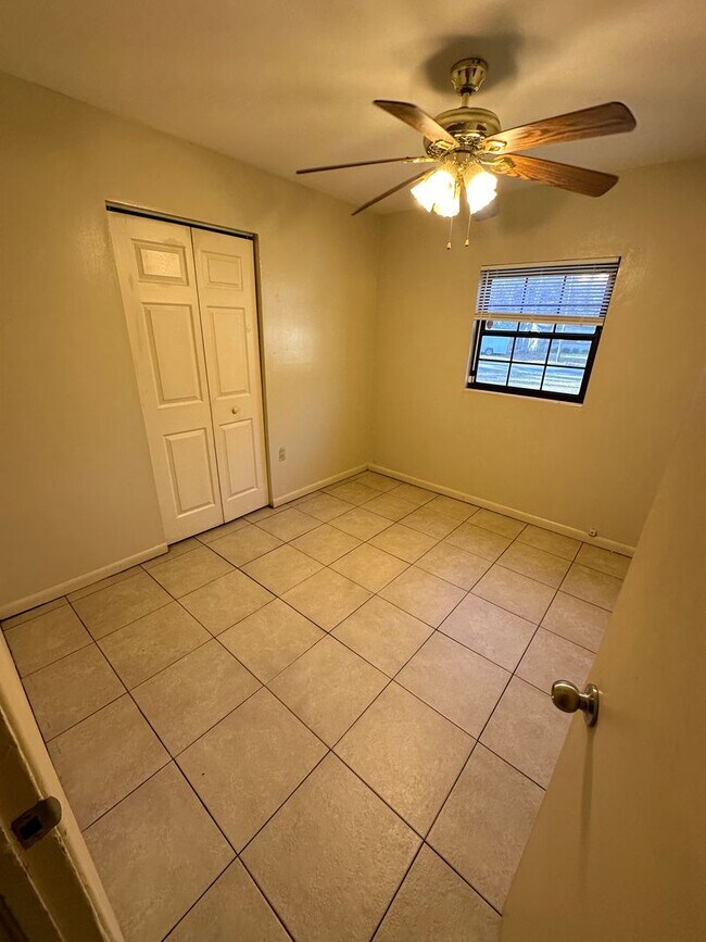 Building Photo - 4/2 house on Karen Lane - Available Now!