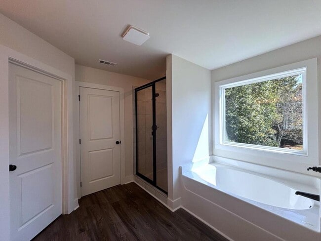 Building Photo - 4420 Whitetail Path Cove