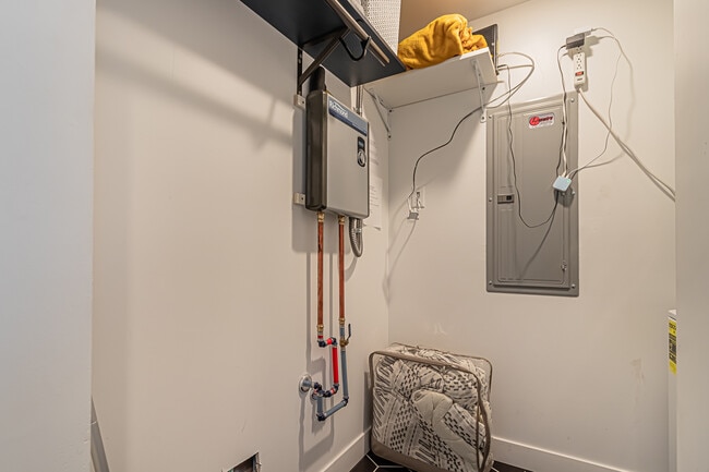 Building Photo - 308 10th St N