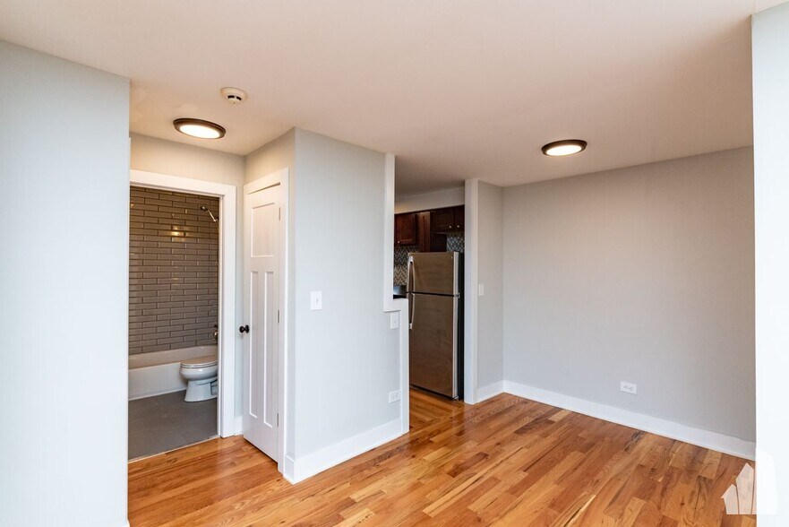 Building Photo - 696 Elm Pl