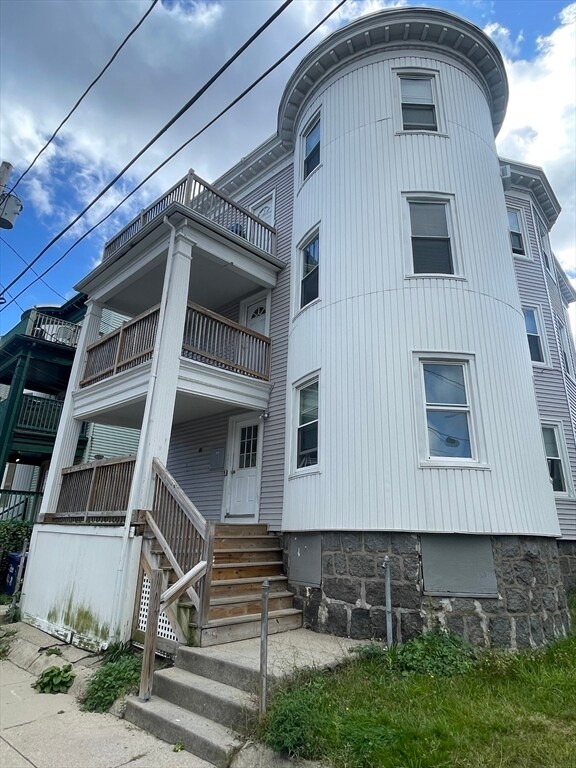Building Photo - 48 Mora St