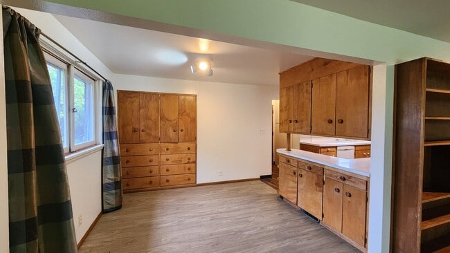 Building Photo - Ranch Style Home in the Lewis and Clark Area