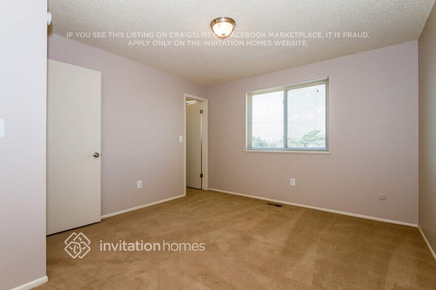 Building Photo - 15871 E Linvale Ave