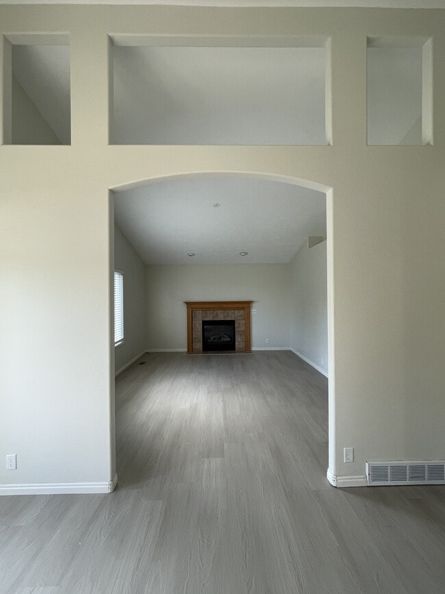Building Photo - 134 Lakeview Dr