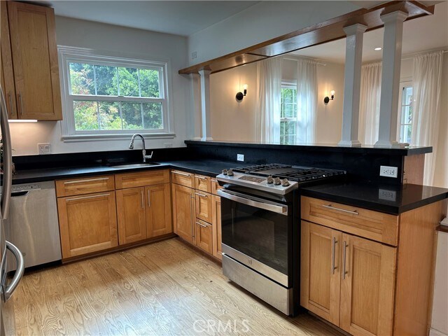 Building Photo - 908 Parkman Ave