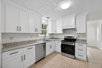 Building Photo - 6898 Babbling Brook Dr