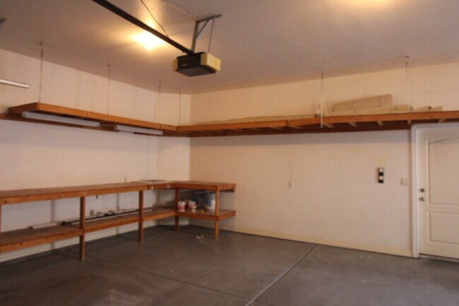 Building Photo - Spacious 3-Bed, 2-Bath Home with Open Floor Plan and Premium Amenities