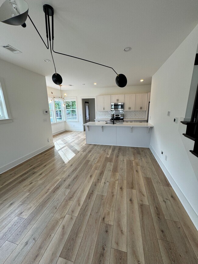 Building Photo - 509 Rosedale Ave