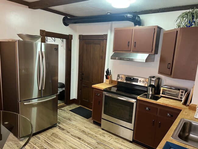 Building Photo - 39 Pearl St