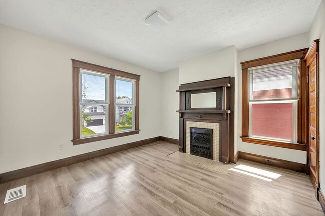 Building Photo - 2421 Kenilworth Ave
