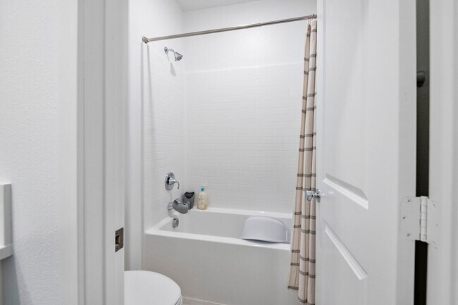 Building Photo - Beautiful 5bed/4bath for Rent Home at Great Park