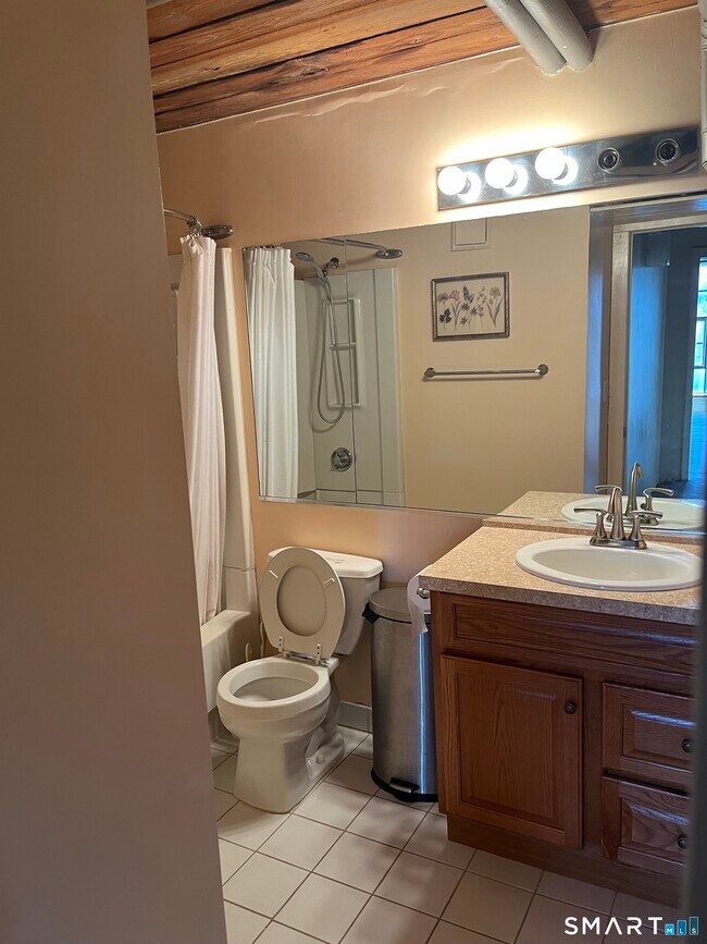 Building Photo - 68 Thermos Ave