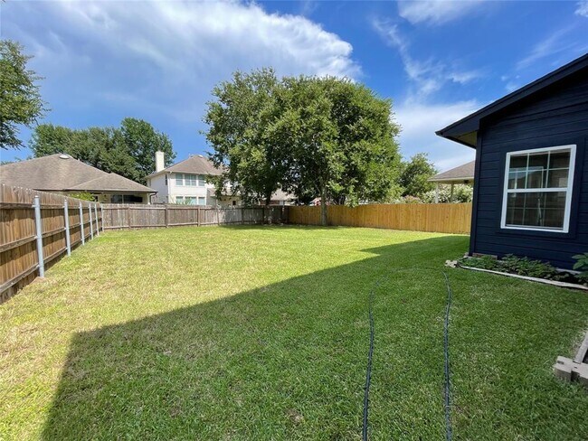 Building Photo - 10401 Yellowstone Dr