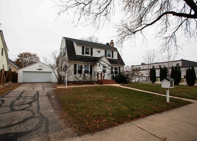 Building Photo - Single Family Home in NW Rochester!