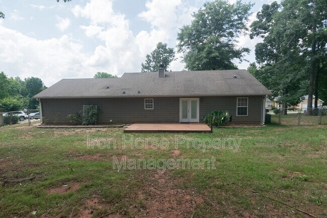 Building Photo - 155 Whispering Springs
