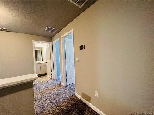 Building Photo - 3913 SE Mentmore Ln