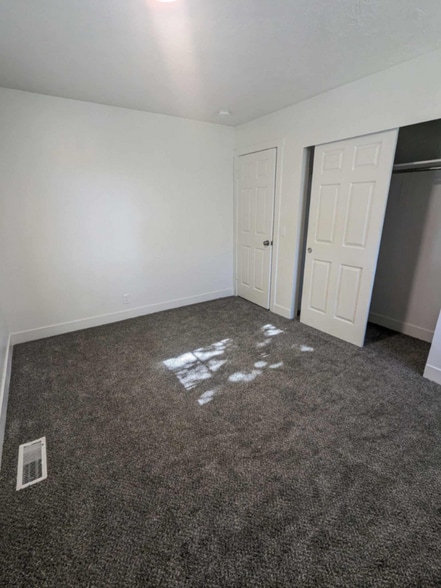 Building Photo - 1760 N 400 E