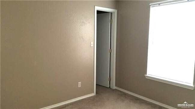 Building Photo - 13 Magnolia St