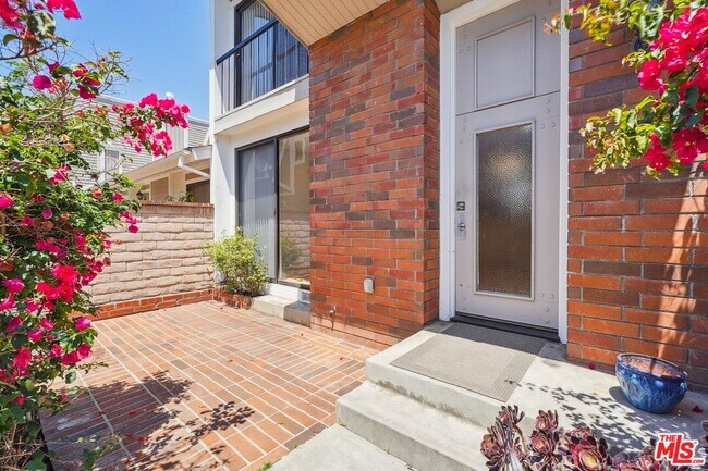 Building Photo - 13065 Mindanao Way