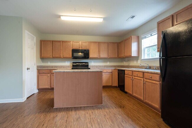 Building Photo - Available July 10th! Immaculate 3-Bedroom Home with Modern Updates