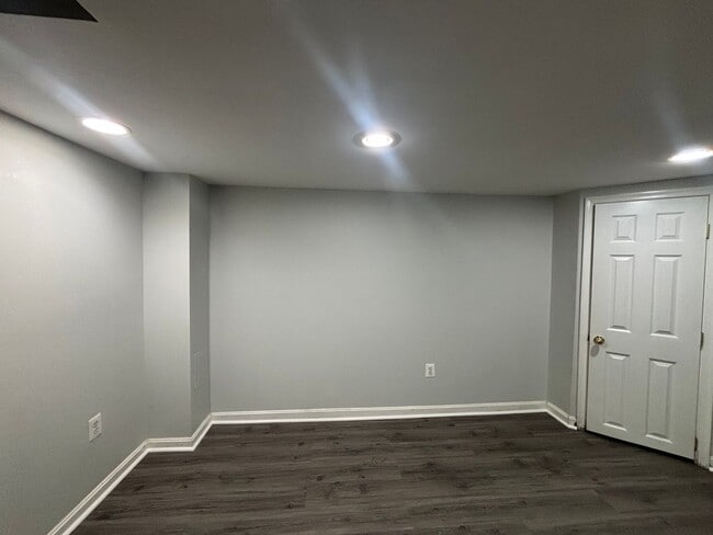 Building Photo - 162 Wesmond Dr