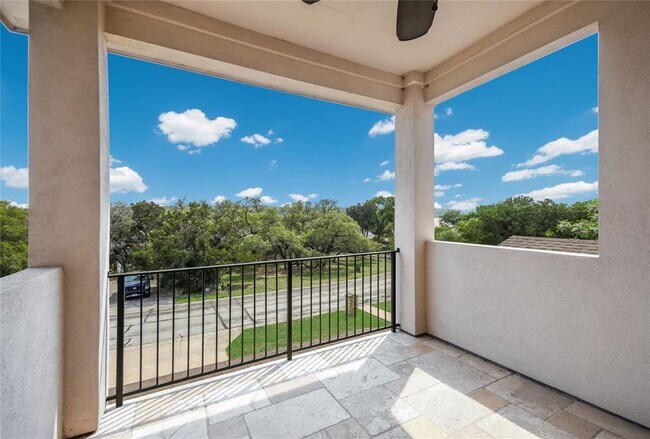 Building Photo - 18400 Lakepoint Cove