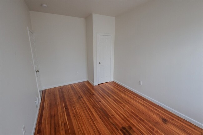 Building Photo - 127 Intervale St