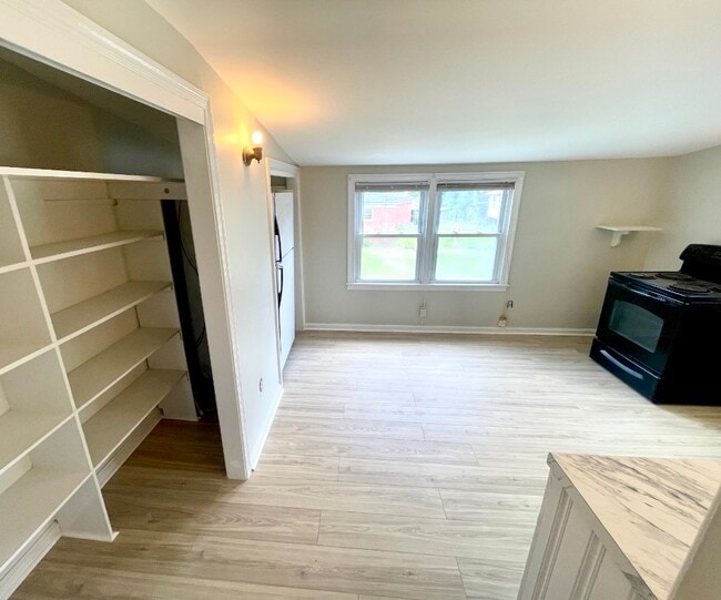 Building Photo - VP Real Estate 21