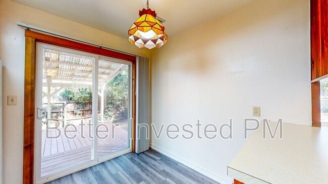 Building Photo - 2250 Old River Rd