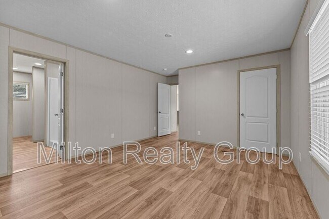 Building Photo - 141 Pioneer Ct