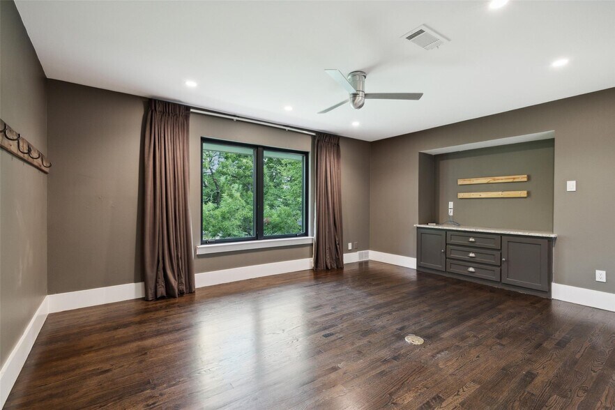 Building Photo - 6945 Tokalon Dr
