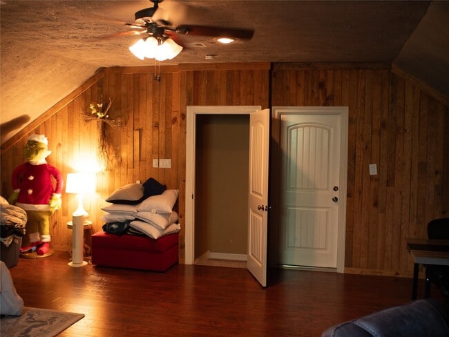 Building Photo - 427 Trace Way Dr