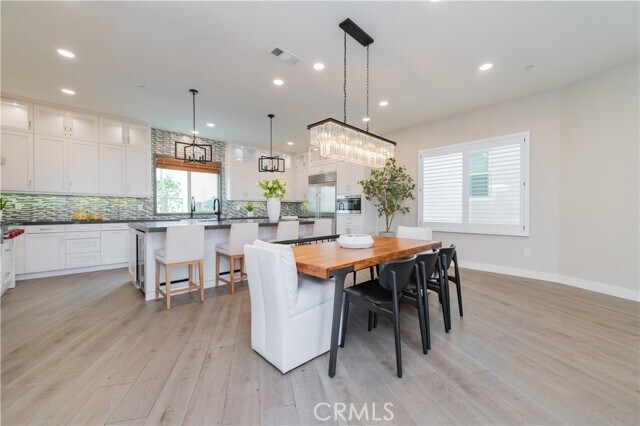 Building Photo - 111 Bosque