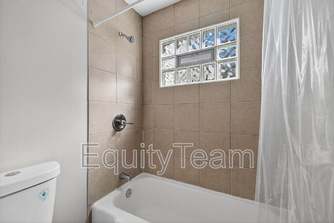 Building Photo - 10032 Regency Ct