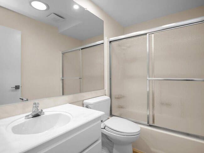 Building Photo - Harbor Pointe - Carlsbad gated community less than one mile to the beach