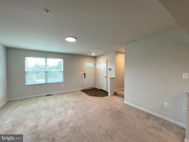 Building Photo - 46350 Sandbar Ln