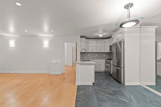 Building Photo - Fully remodeled 2BR/2BA Condo in prime West Hollywood!
