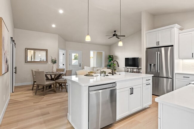 Building Photo - West Valley Luxury Townhome