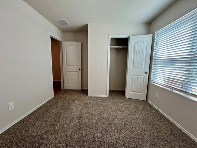 Building Photo - 420 Lancebill Dr