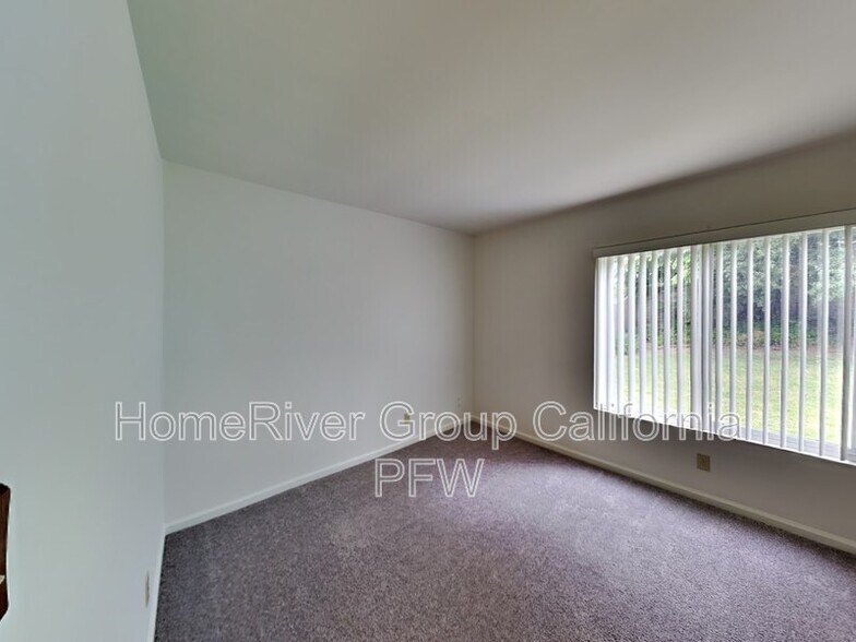 Building Photo - 3910 Coronado Cir