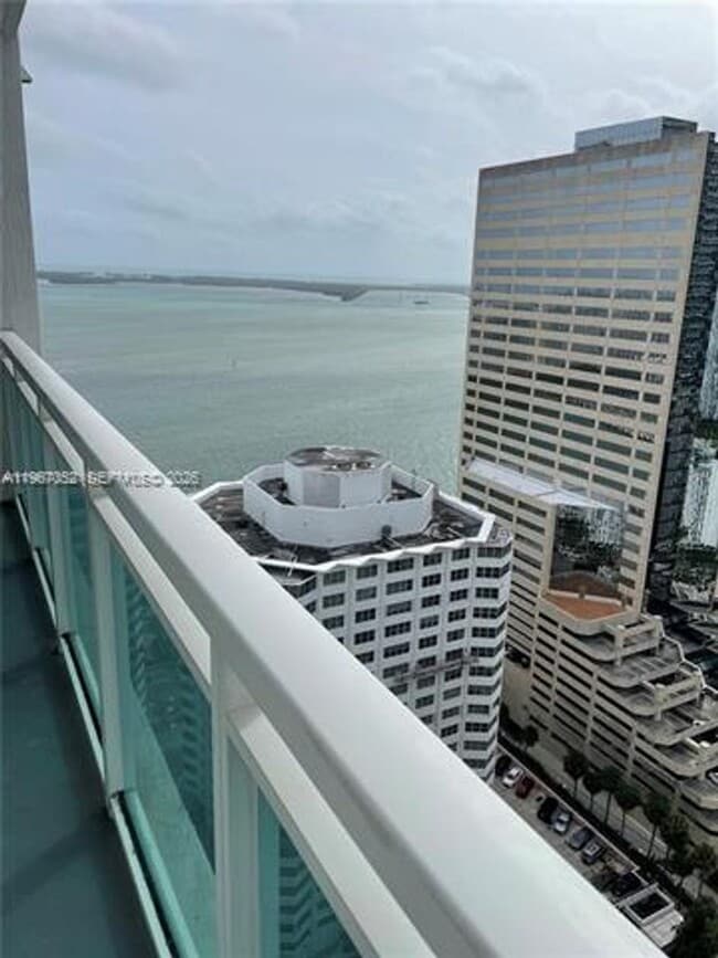 Building Photo - 950 Brickell Bay Dr
