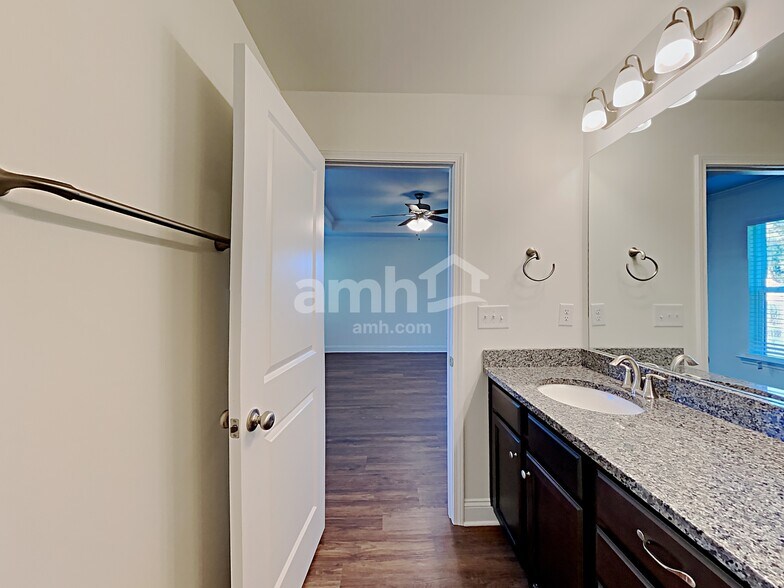 Building Photo - 409 Levon Ct