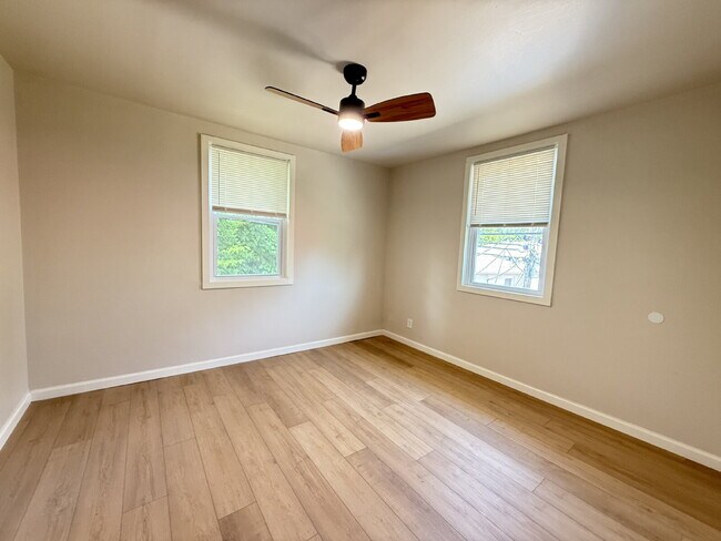 Building Photo - Updated 2BR/1BA in the Heart of Fountain City, Modern Finishes & Everyday Convenience!