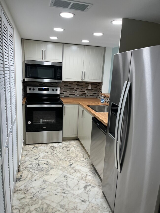 Primary Photo - 2800 SW 87th Ave