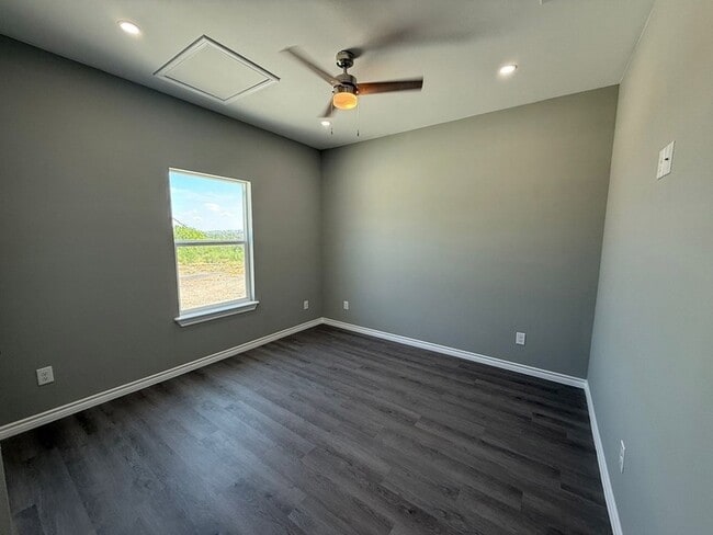 Building Photo - 416 J R Rodriguez St