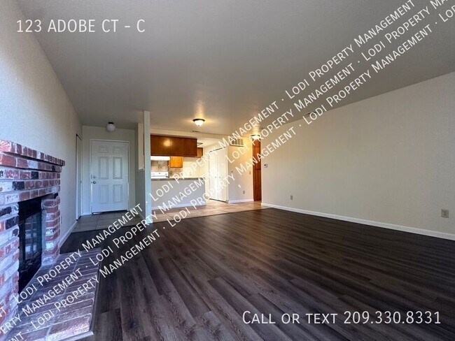 Building Photo - 123 Adobe Ct