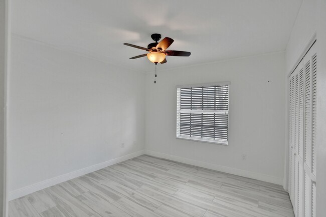 Building Photo - 5721 SW 11th St